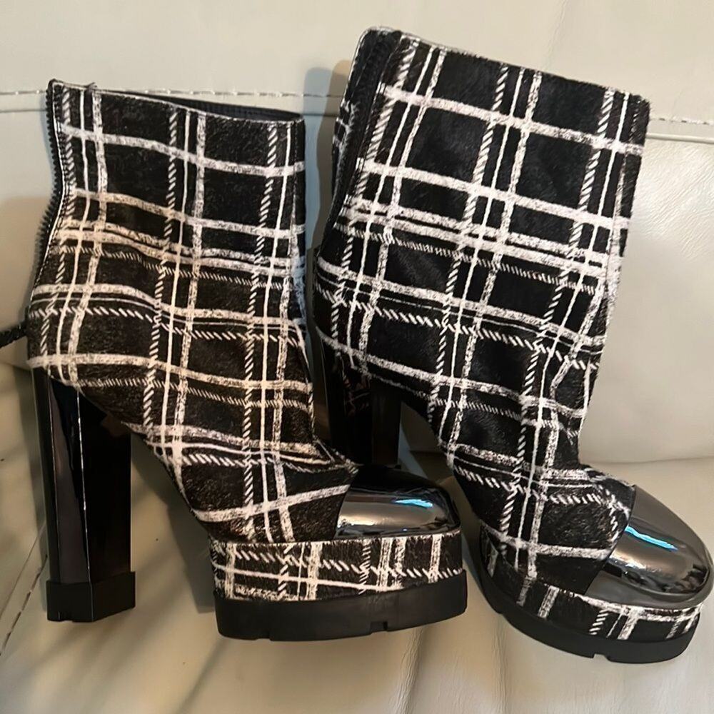 NWT DKNY PLAID CALFHAIR BOOTS SIZE 6 1/2